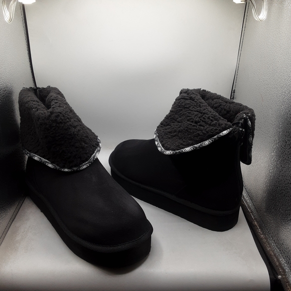 Muk Luks Cozy Black Faux Fur Winter Boots 9M - Picture 1 of 12